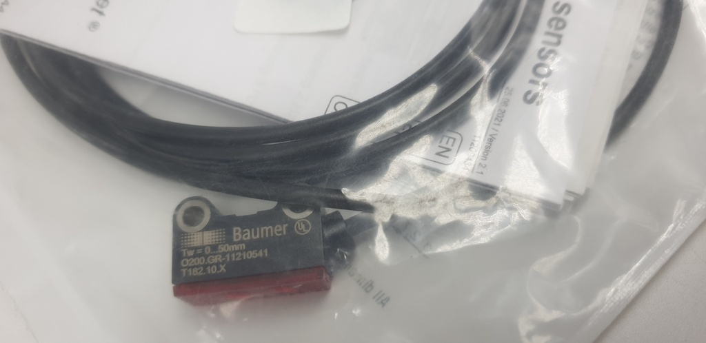 Baumer O200.GR-11210541 miniature diffuse photoelectric sensor